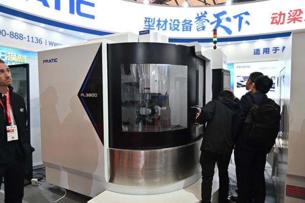 五轴加工中心操作与安全规范
